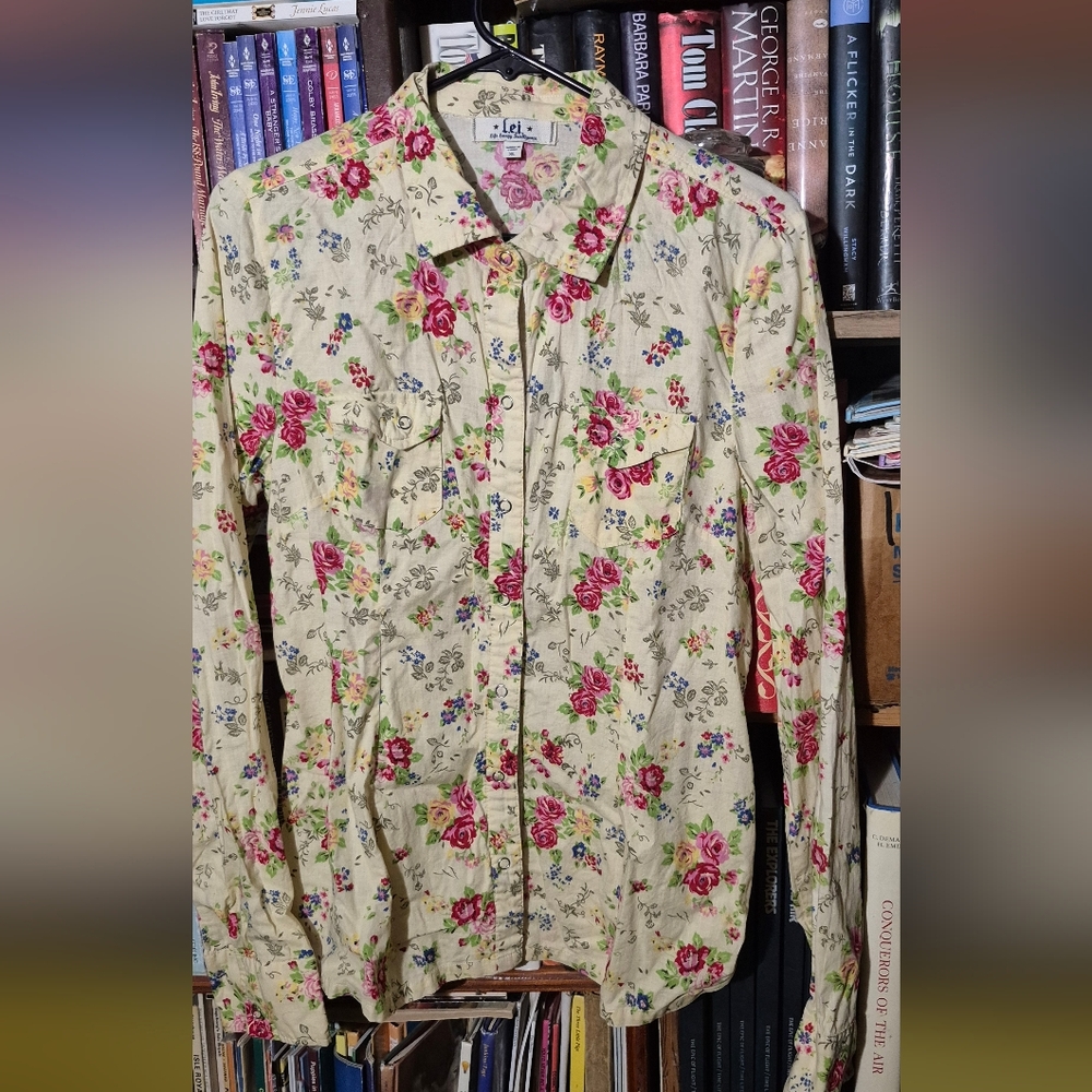 L.E.I. Western Floral Button-Up Shirt